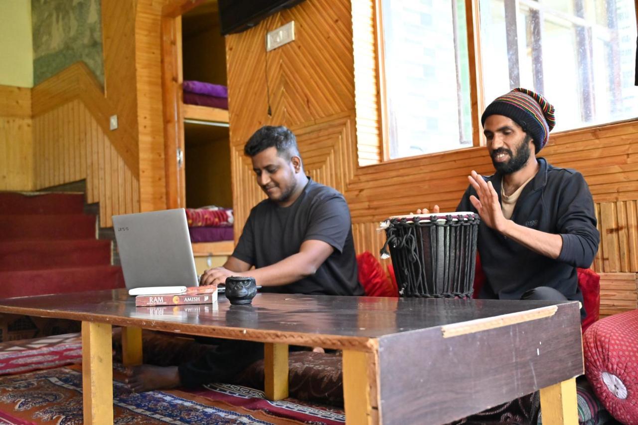Indian Backpackers Hostel Manāli Dış mekan fotoğraf
